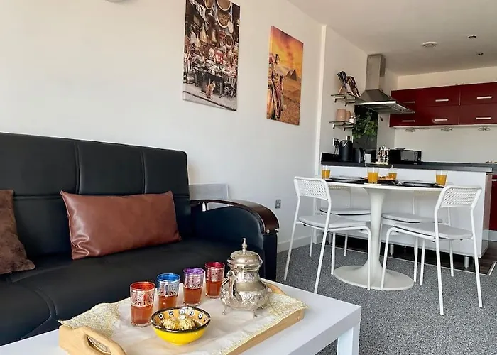 Cosy Egyptian Inspired Apartment Northampton